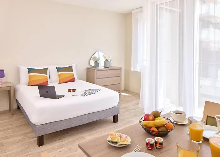 Quality Les Docks Apartahotel