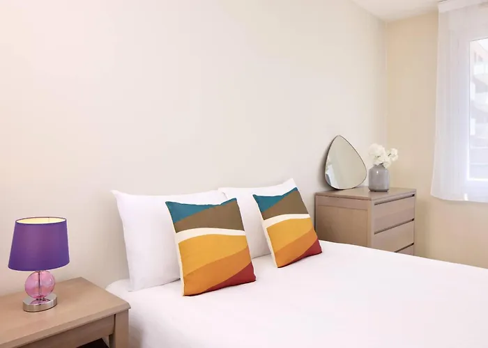 Quality Les Docks Apartahotel 3*