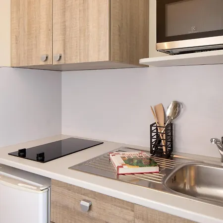 Aparthotel Zenitude Quality Les Docks 3*