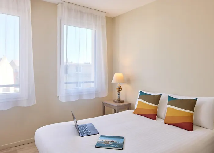 Quality Les Docks Aparthotel